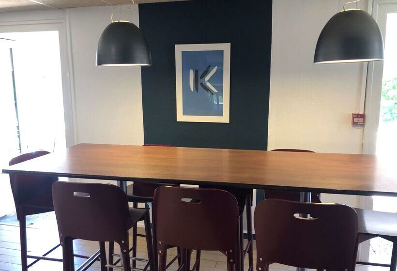 فندق Kyriad Niort   La Crèche