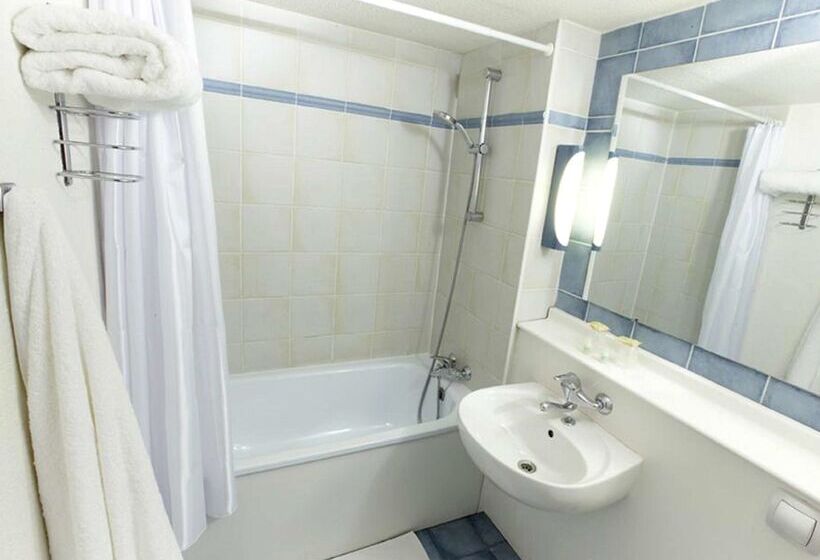 فندق Kyriad Niort   La Crèche