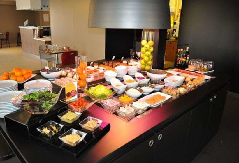 בית מלון כפרי Kyriad Niort   La Crèche