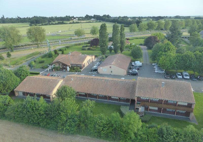 فندق Kyriad Niort   La Crèche