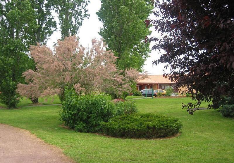 فندق Kyriad Niort   La Crèche