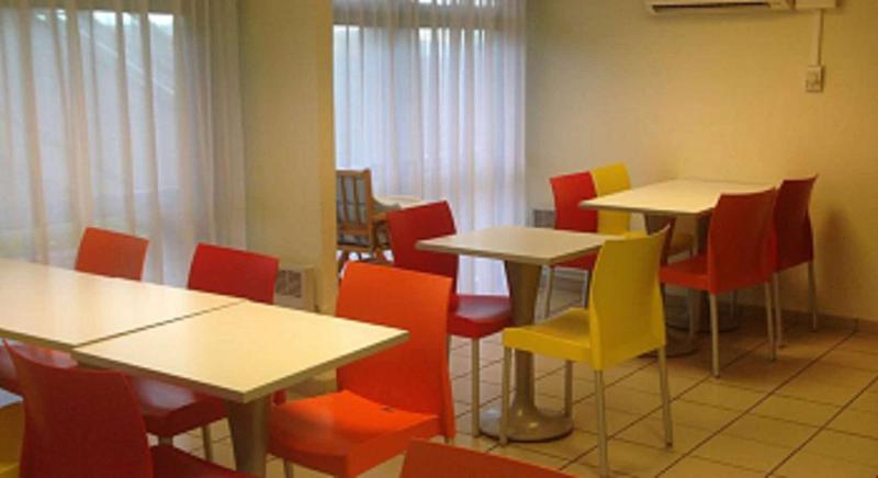 فندق Kyriad Niort   La Crèche