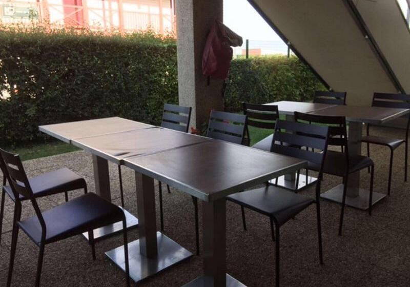 בית מלון כפרי Kyriad Niort   La Crèche