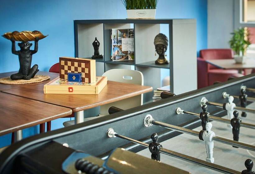 בית מלון כפרי Kyriad Niort   La Crèche