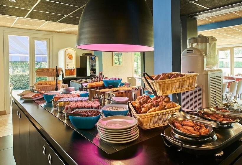 فندق Kyriad Niort   La Crèche