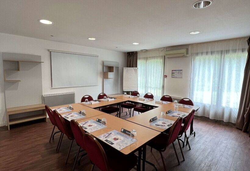 Отель Kyriad Sedan