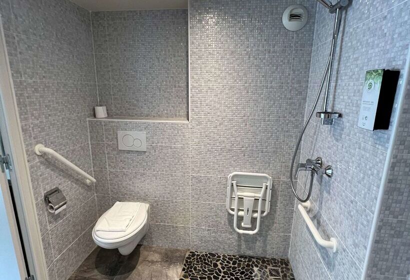 Отель Kyriad Sedan