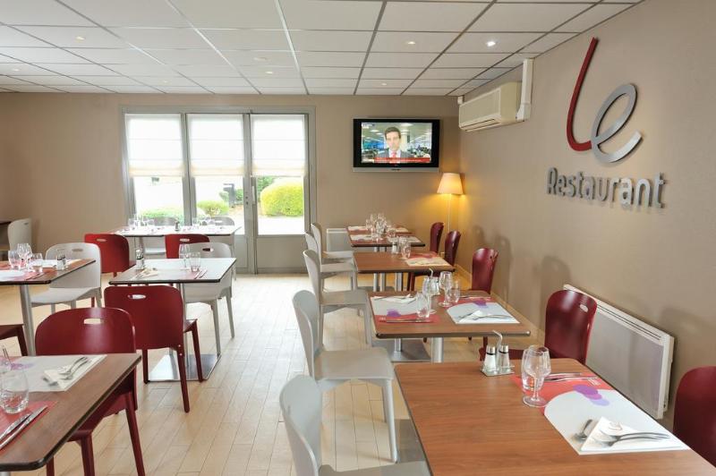 Отель Kyriad Sedan