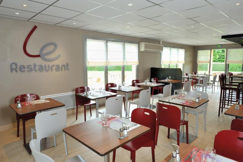 Отель Kyriad Sedan