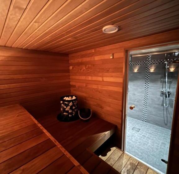 ホテル Li & Ravintola Martinhovi