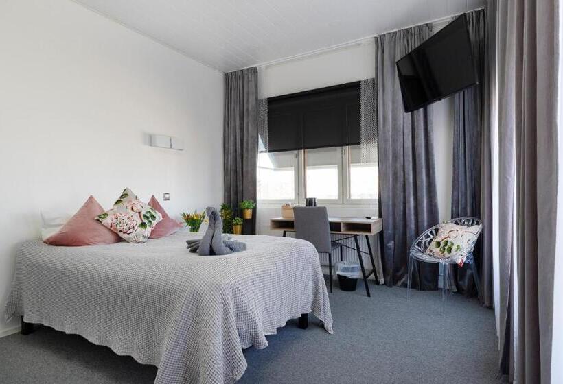 ホテル Li & Ravintola Martinhovi