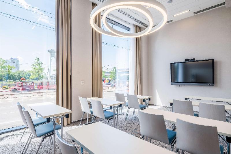 هتل Park Inn By Radisson Danube Bratislava