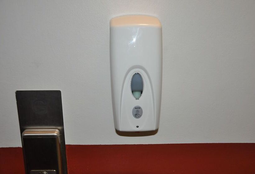 Отель Parliament