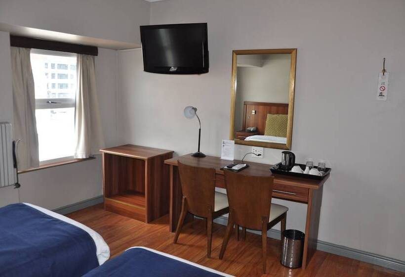 Отель Parliament