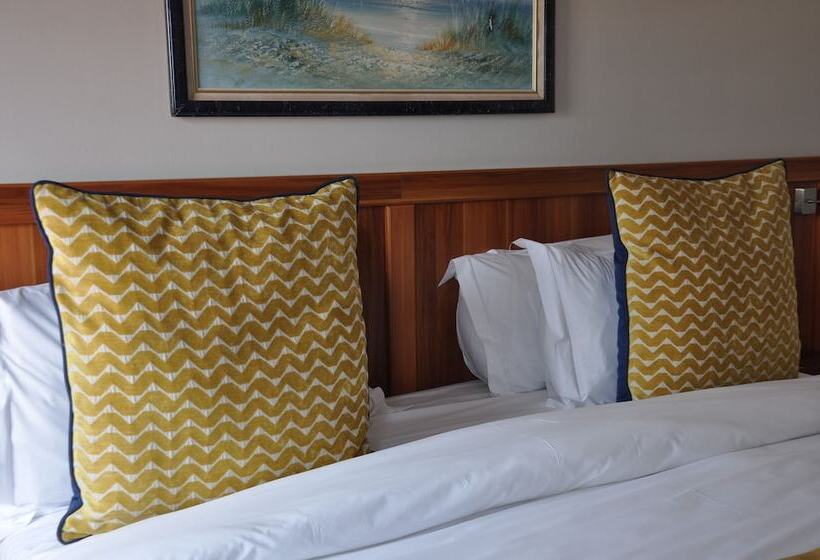 Отель Parliament