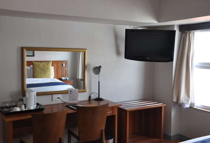 Отель Parliament