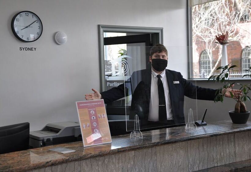 Отель Parliament