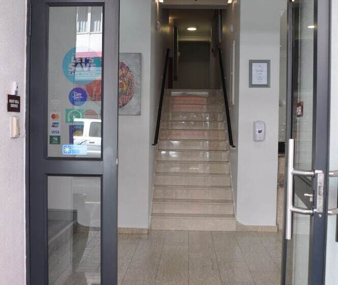 Отель Parliament