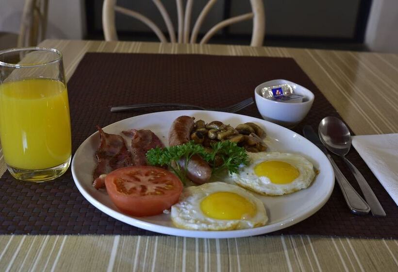 Отель Parliament