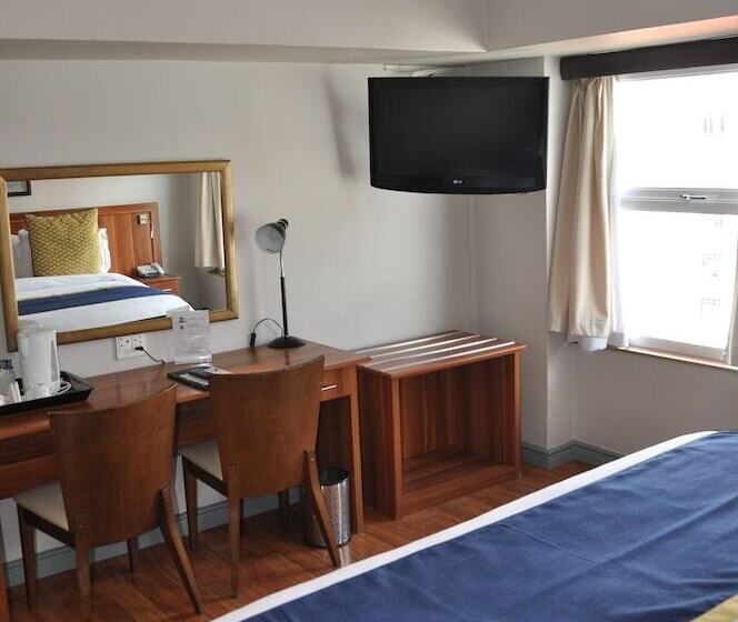 Отель Parliament