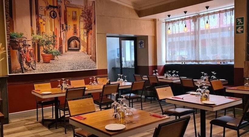 Отель Parliament