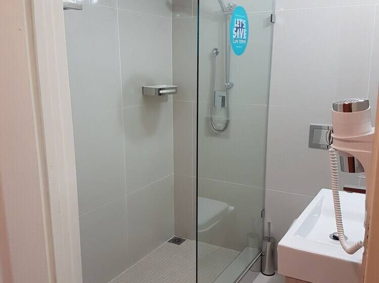 Отель Parliament