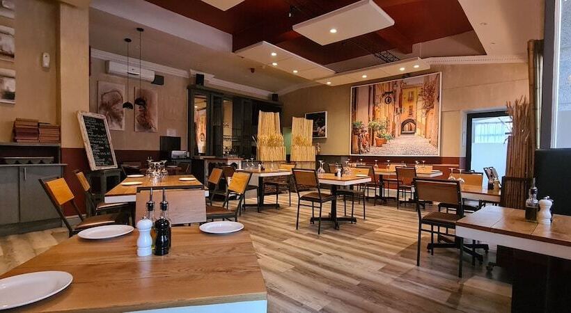 Отель Parliament