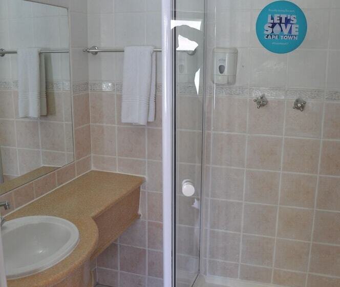 Отель Parliament