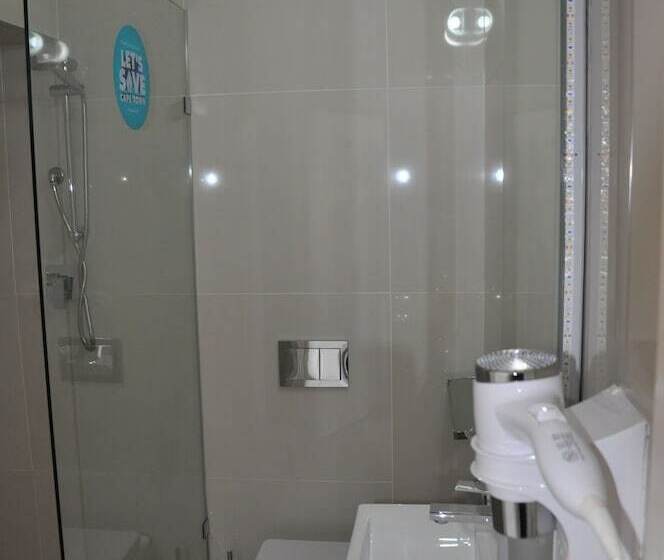 Отель Parliament