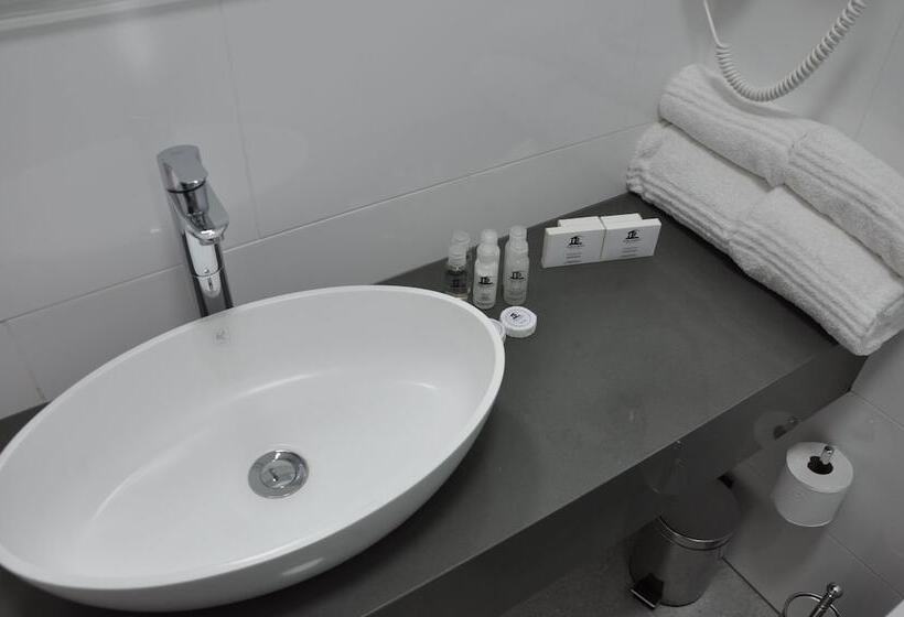 Отель Parliament