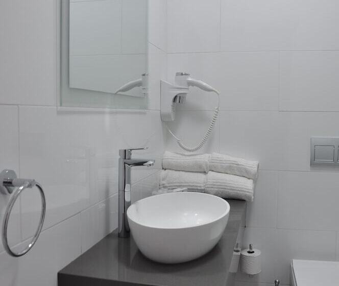 Отель Parliament