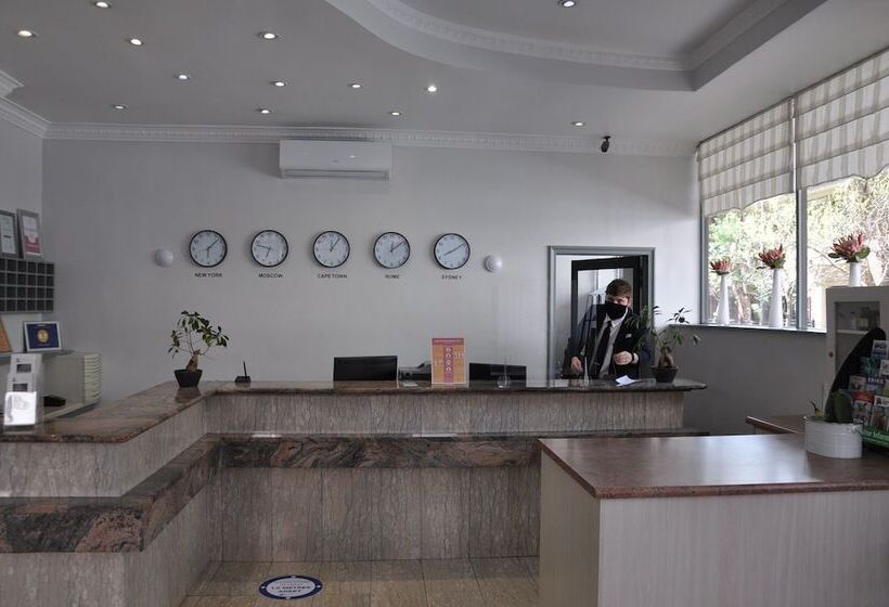 Отель Parliament