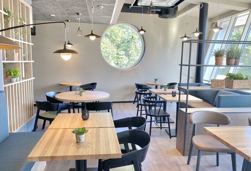 فندق Pilot Airport