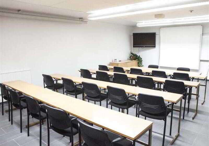 فندق Pilot Airport