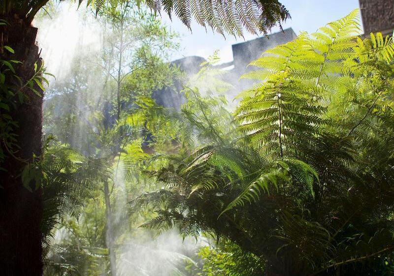 ホテル Renaissance Paris Nobel Tour Eiffel