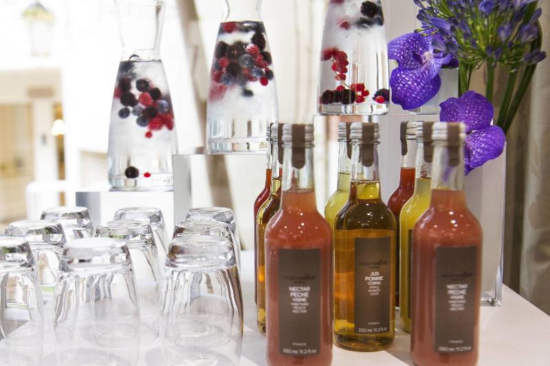 ホテル Renaissance Paris Nobel Tour Eiffel