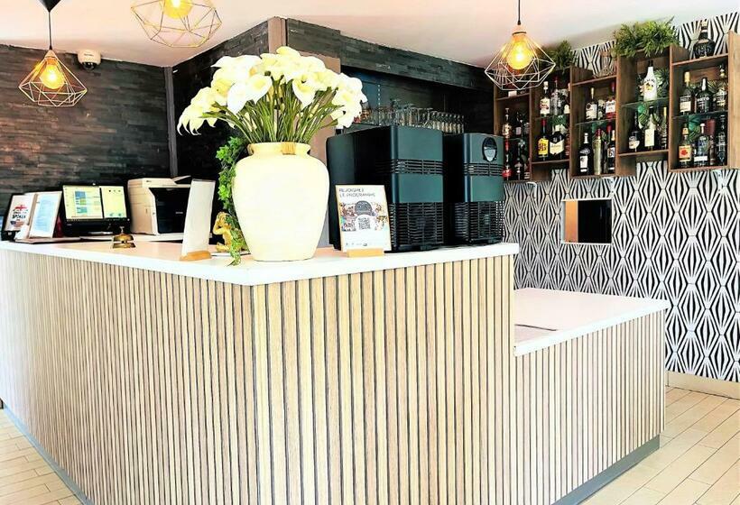 בית מלון כפרי Restaurant Kyriad de Péronne