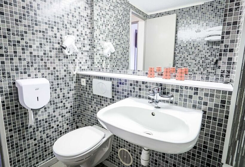 בית מלון כפרי Restaurant Kyriad de Péronne