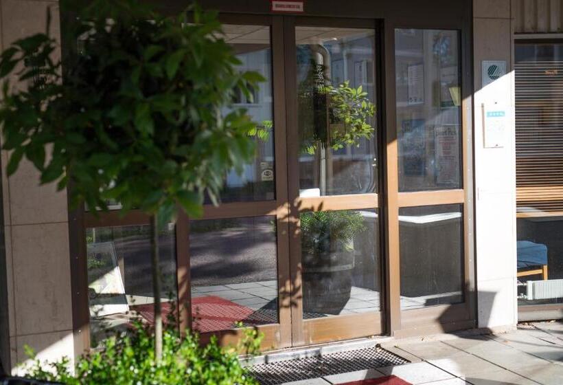 בית מלון כפרי Savoy