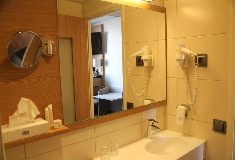 בית מלון כפרי Savoy