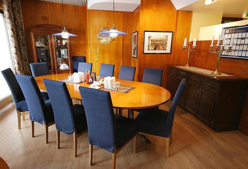 בית מלון כפרי Savoy