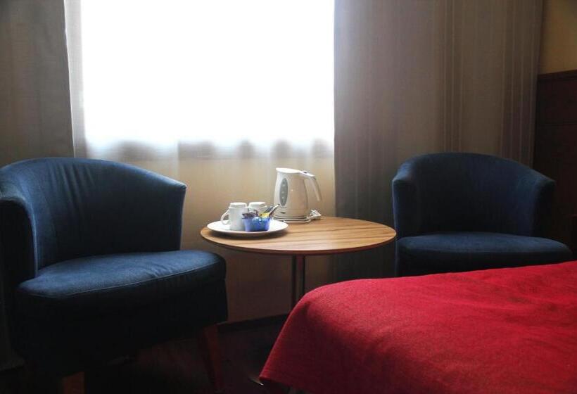 בית מלון כפרי Savoy