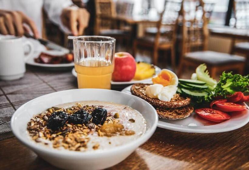 בית מלון כפרי Savoy