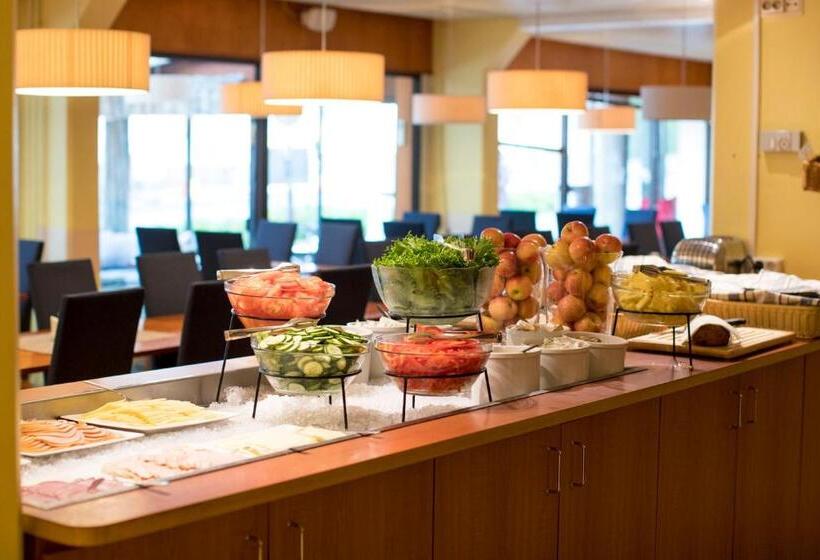 בית מלון כפרי Savoy