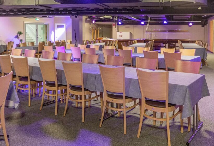 فندق Scandic Helsinki Aviacongress