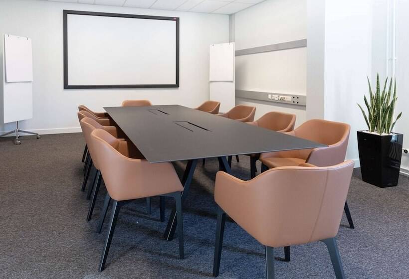 فندق Scandic Helsinki Aviacongress