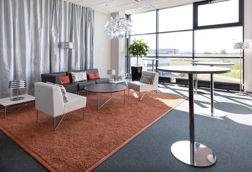 فندق Scandic Helsinki Aviacongress