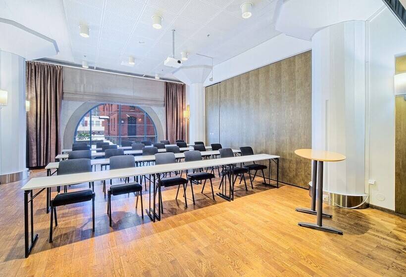 ホテル Scandic Grand Marina