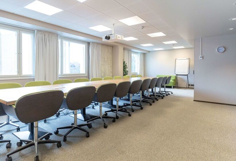 ホテル Scandic Tampere Hameenpuisto