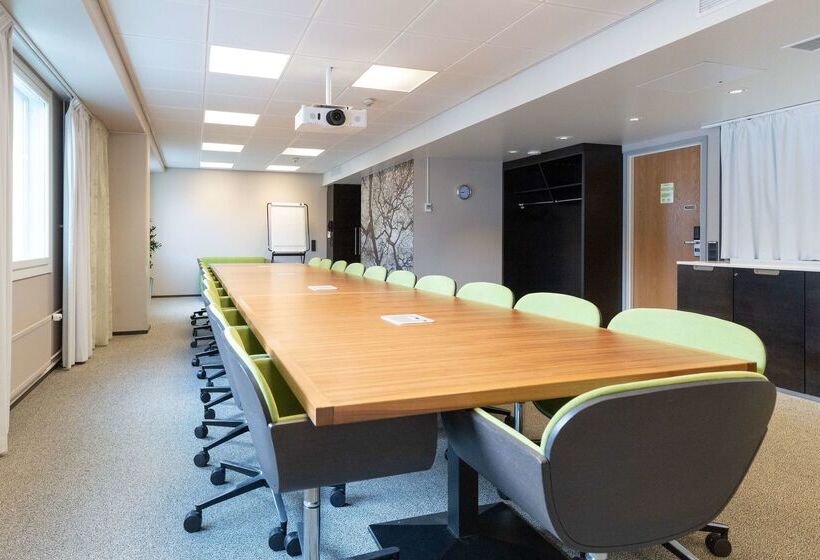 ホテル Scandic Tampere Hameenpuisto